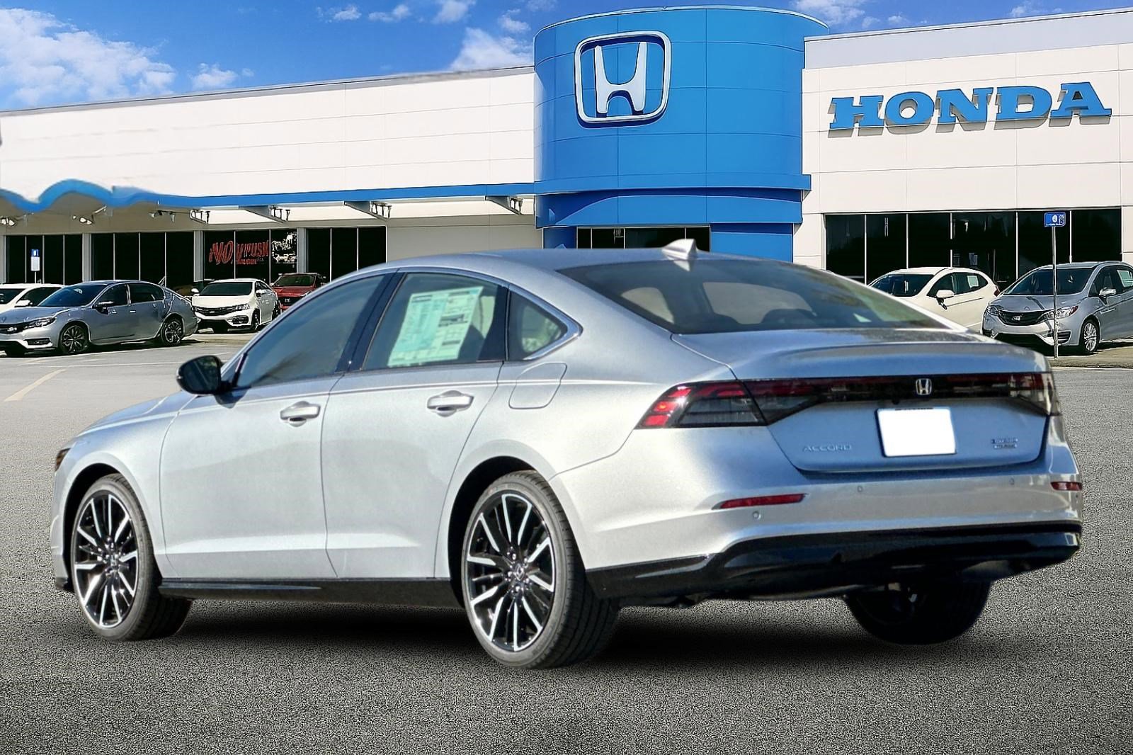 2025 Honda Accord Hybrid Touring photo 3