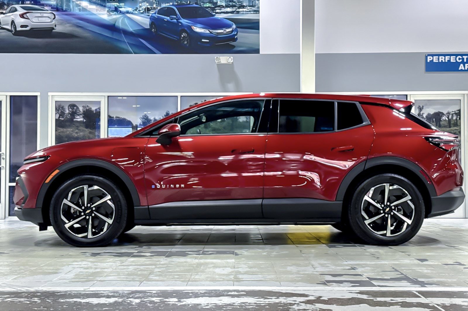 2025 Chevrolet Equinox EV 1LT photo 2