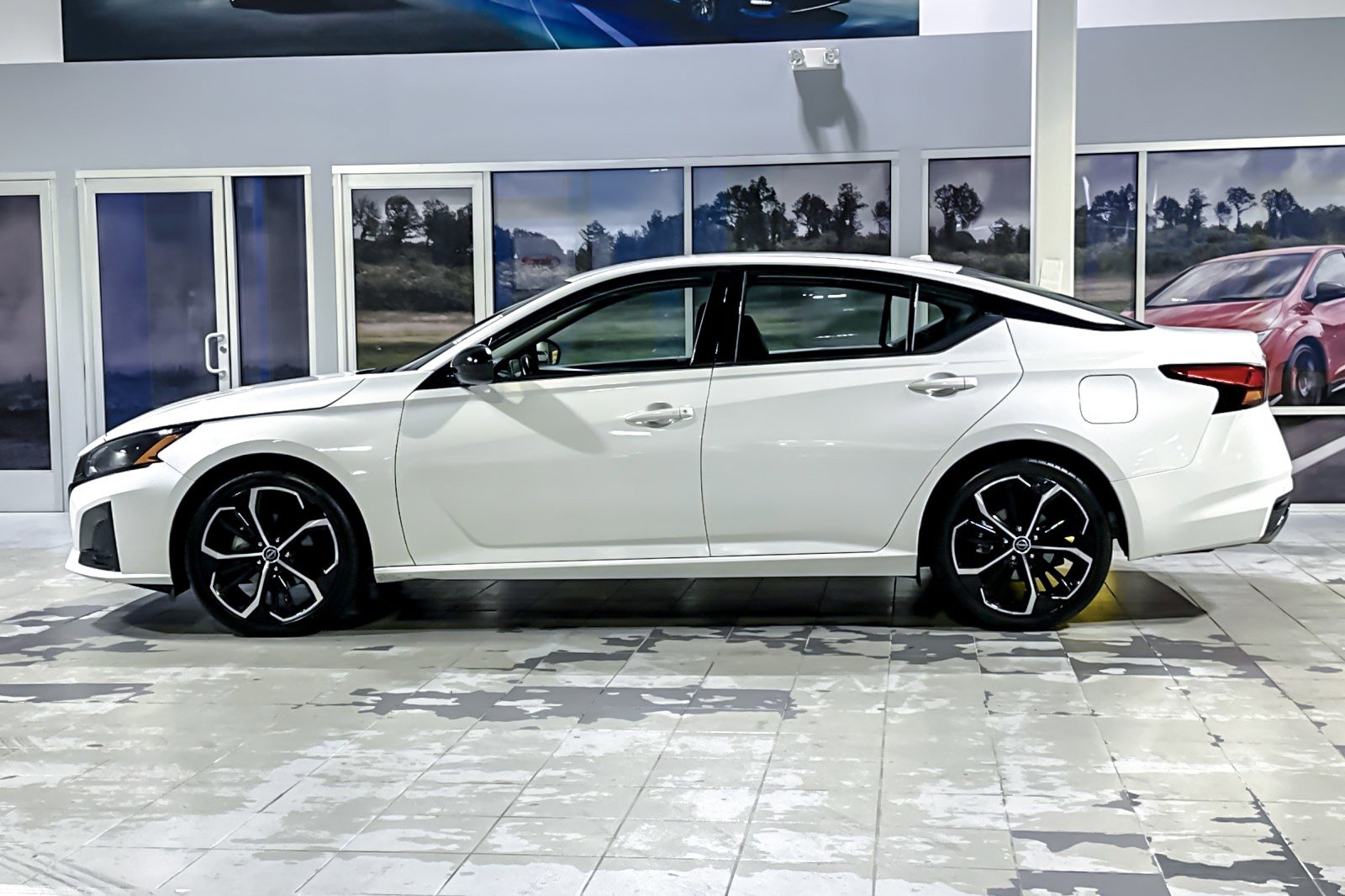 2024 Nissan Altima 2.5 SR photo 2