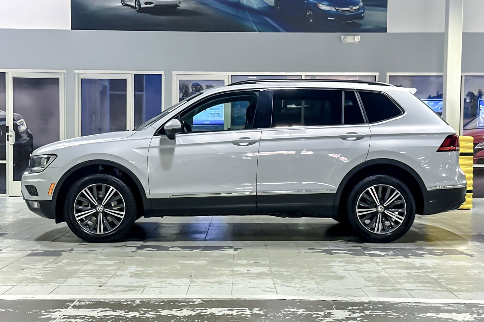 Used 2018 Volkswagen Tiguan SE with VIN 3VV3B7AX1JM040101 for sale in Concord, CA