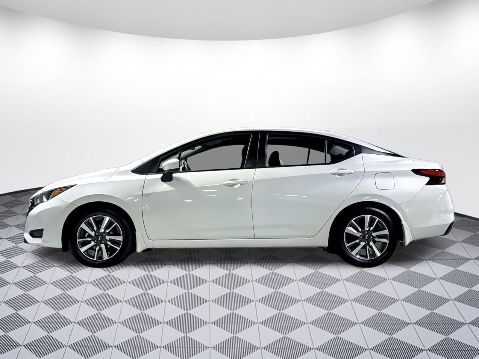 2023 Nissan Versa 1.6 SV photo 2