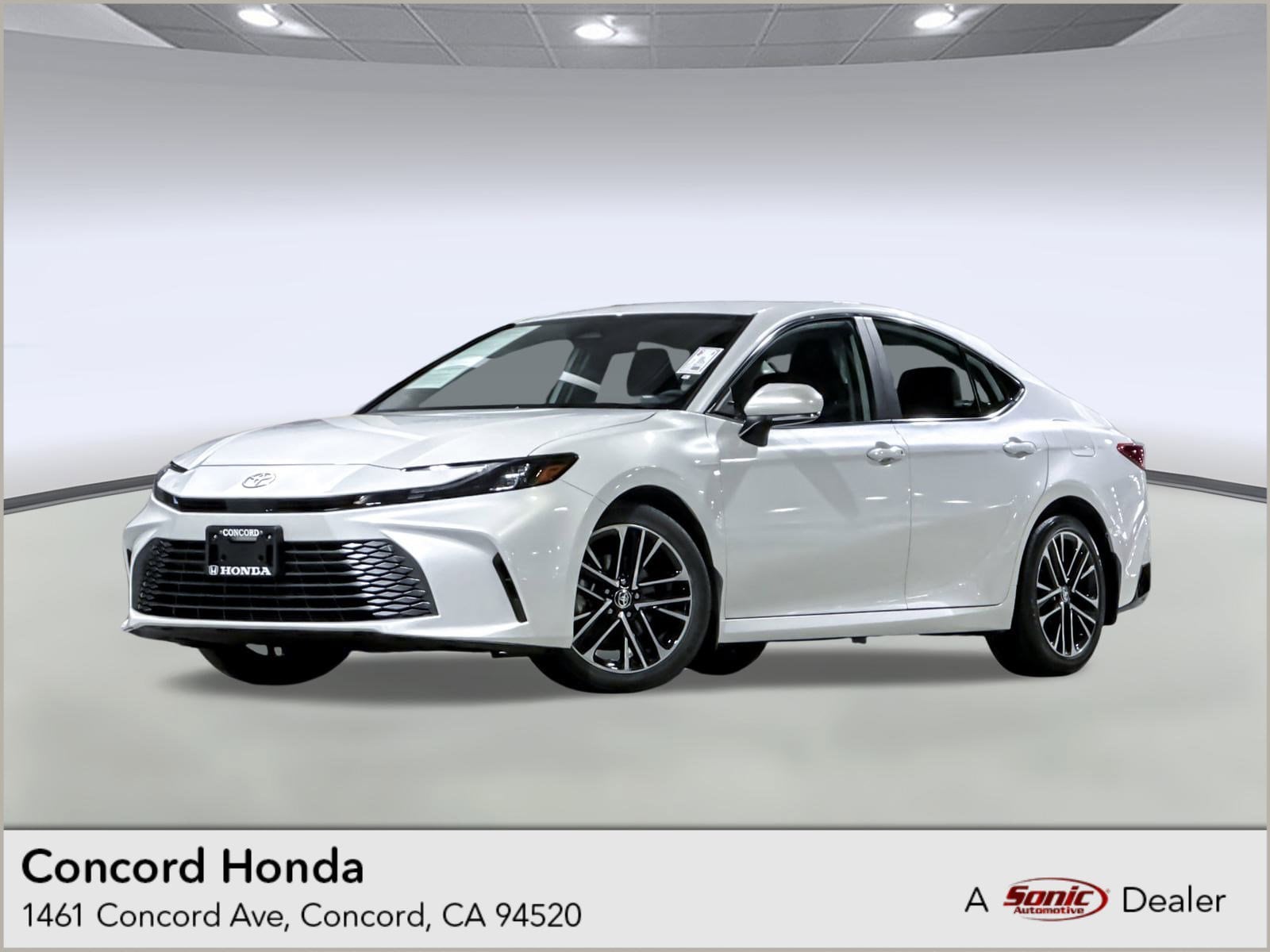 2025 Toyota Camry XLE's photo