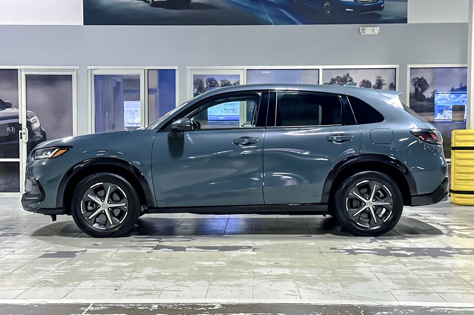 2024 Honda HR-V EX-L photo 2