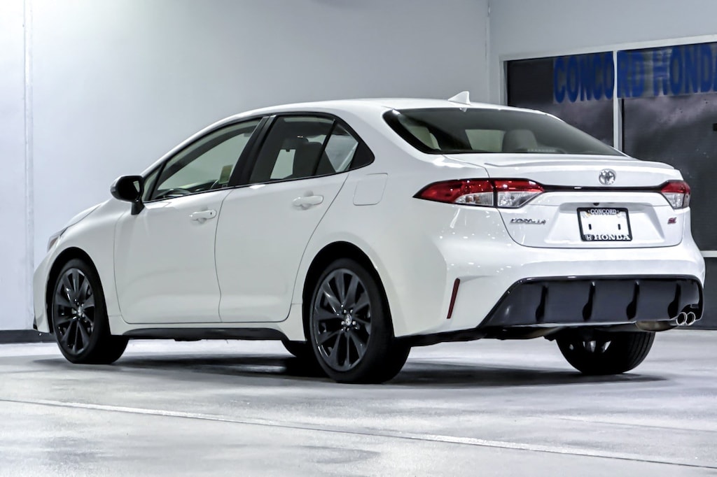 Used 2024 Toyota Corolla SE Sedan