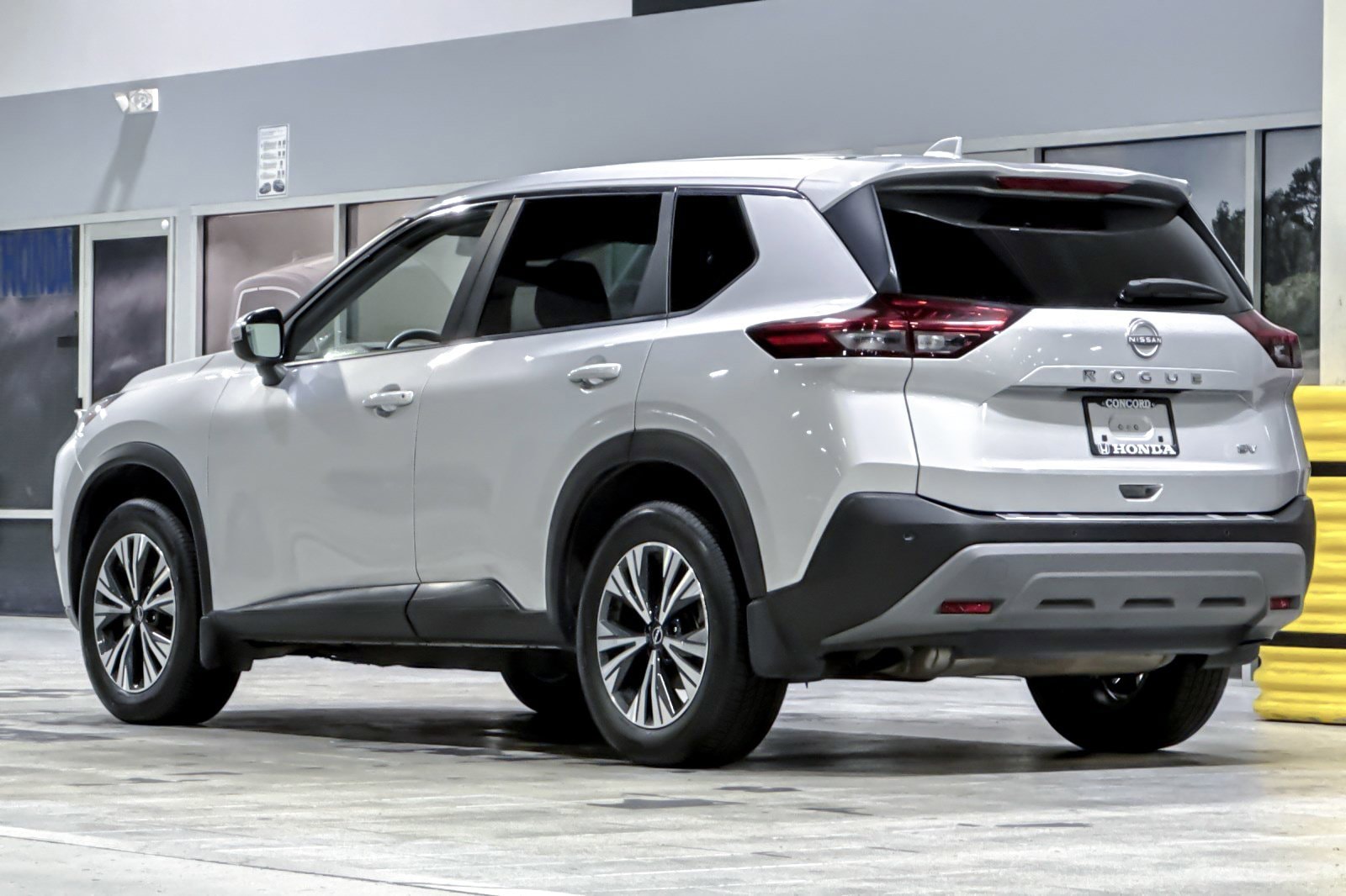 2023 Nissan Rogue SV photo 2