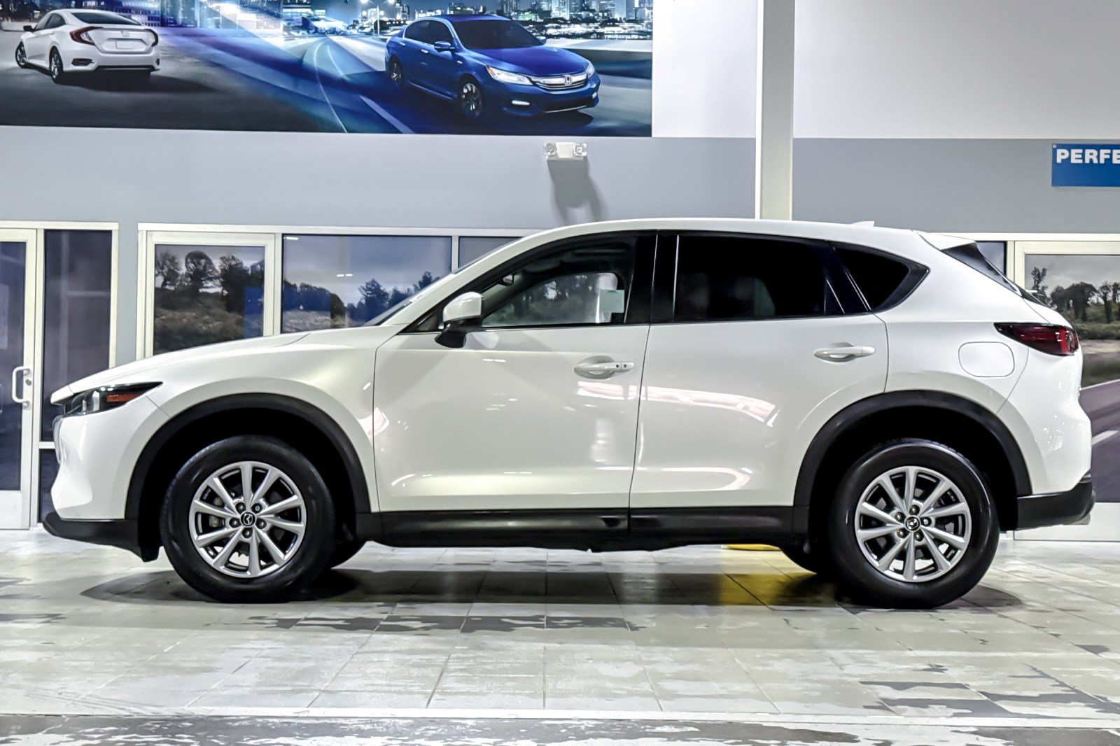 2023 Mazda CX-5 2.5 S Preferred photo 2
