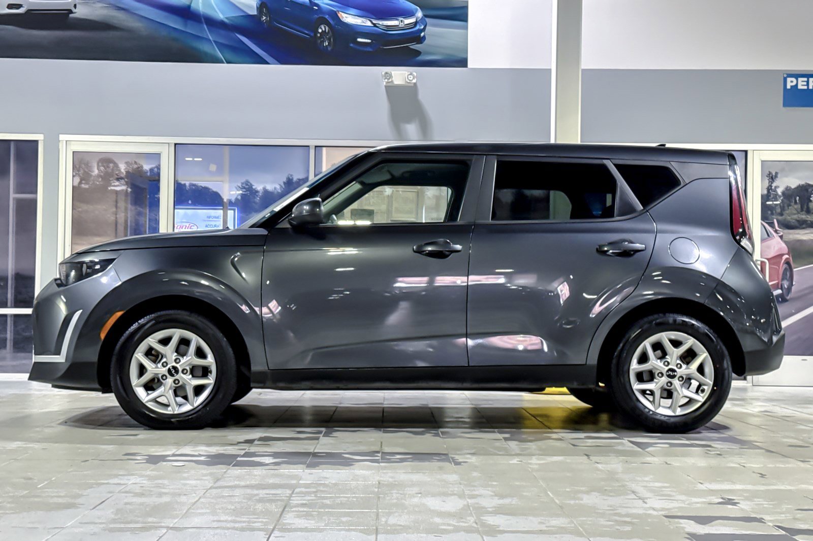 2023 Kia Soul LX photo 2