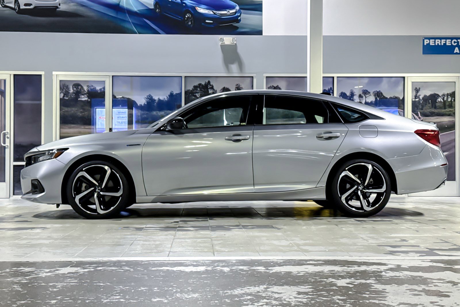 2022 Honda Accord Hybrid Sport photo 2