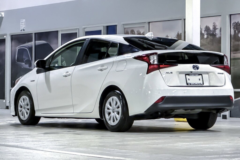 Used 2022 Toyota Prius LE Hatchback