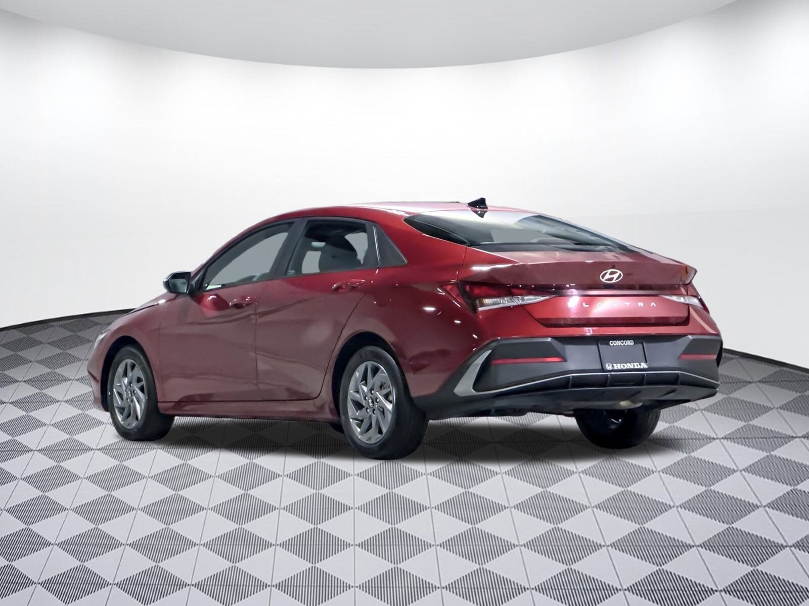 2024 Hyundai Elantra SEL photo 3