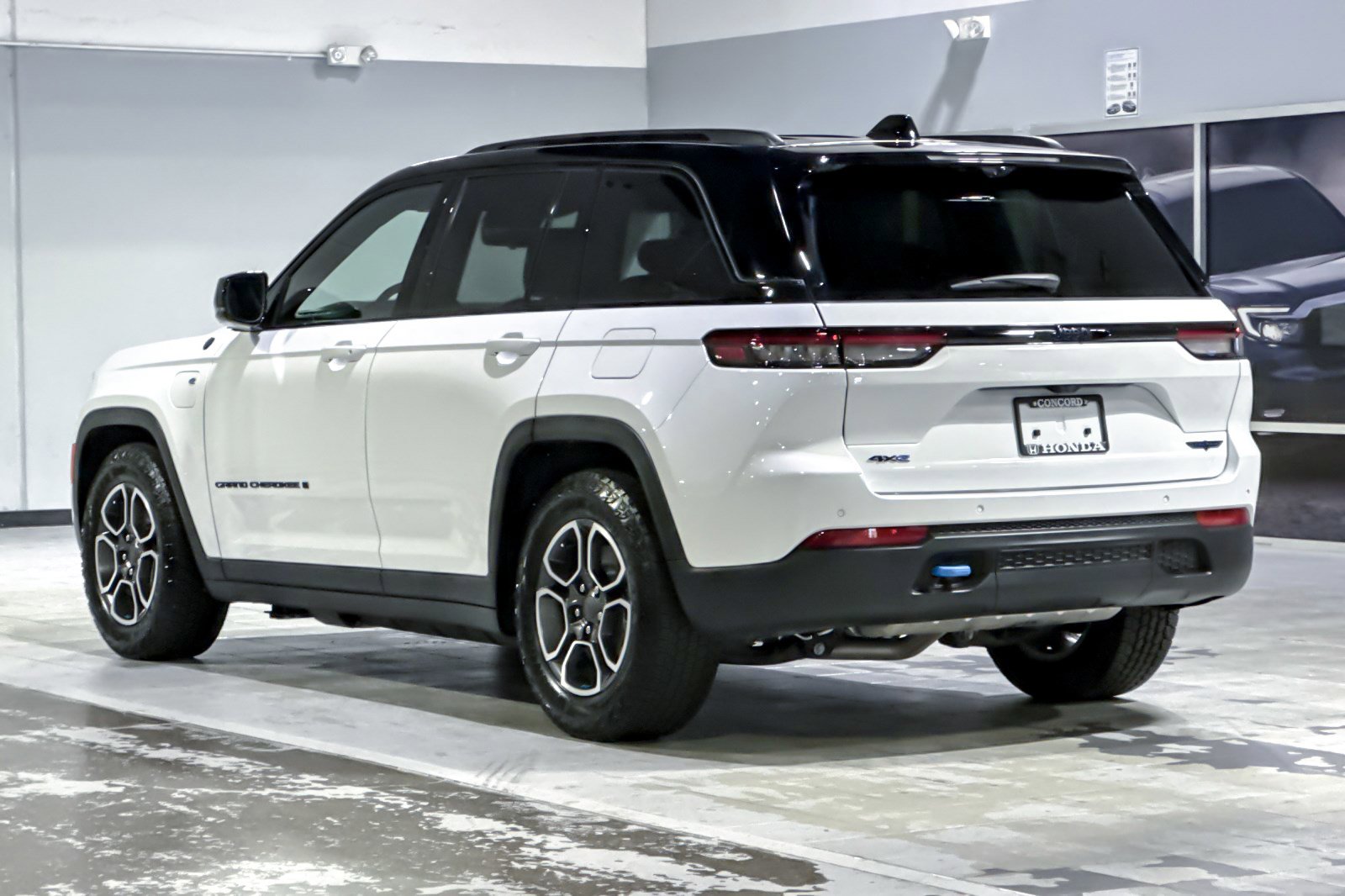 2023 Jeep Cherokee Trailhawk photo 4