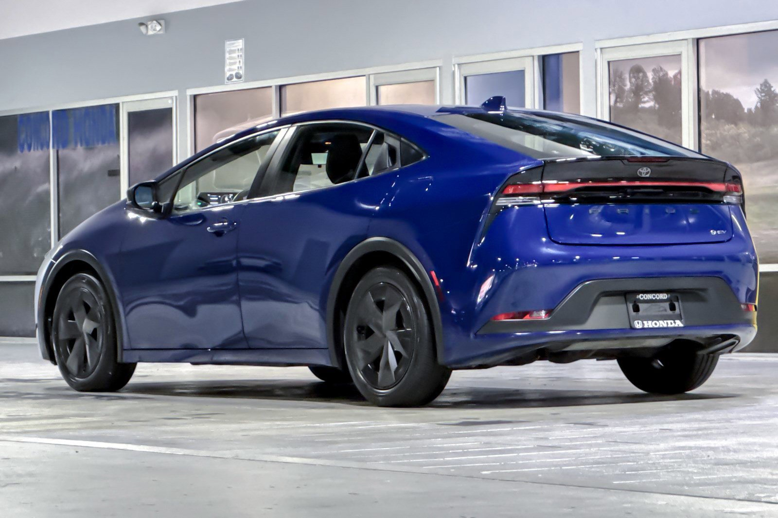 2023 Toyota Prius LE photo 3