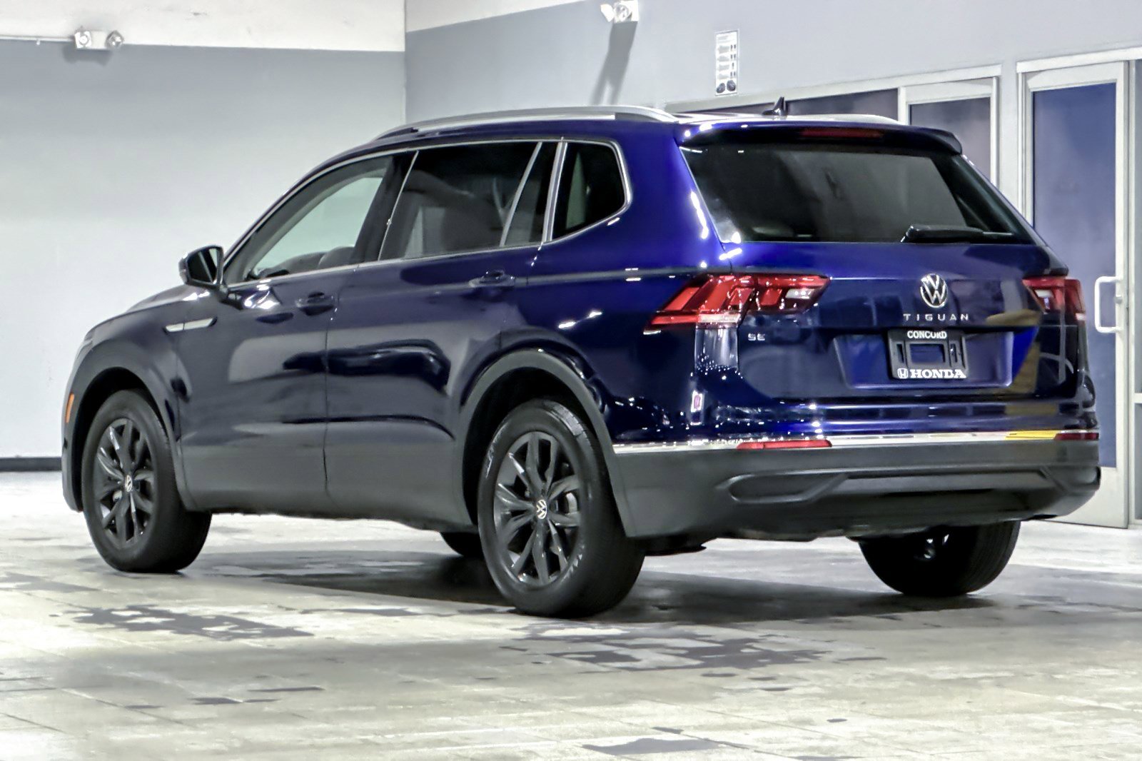 2024 Volkswagen Tiguan SE Wolfsburg Edition photo 3