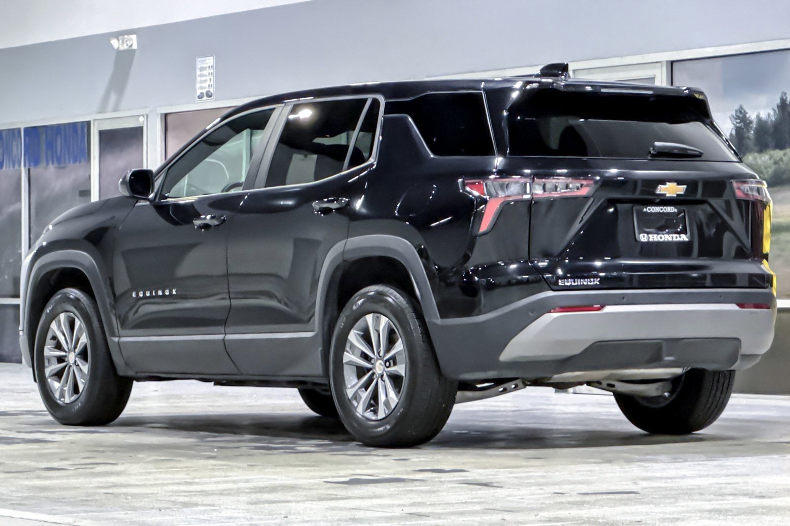2025 Chevrolet Equinox LT photo 2