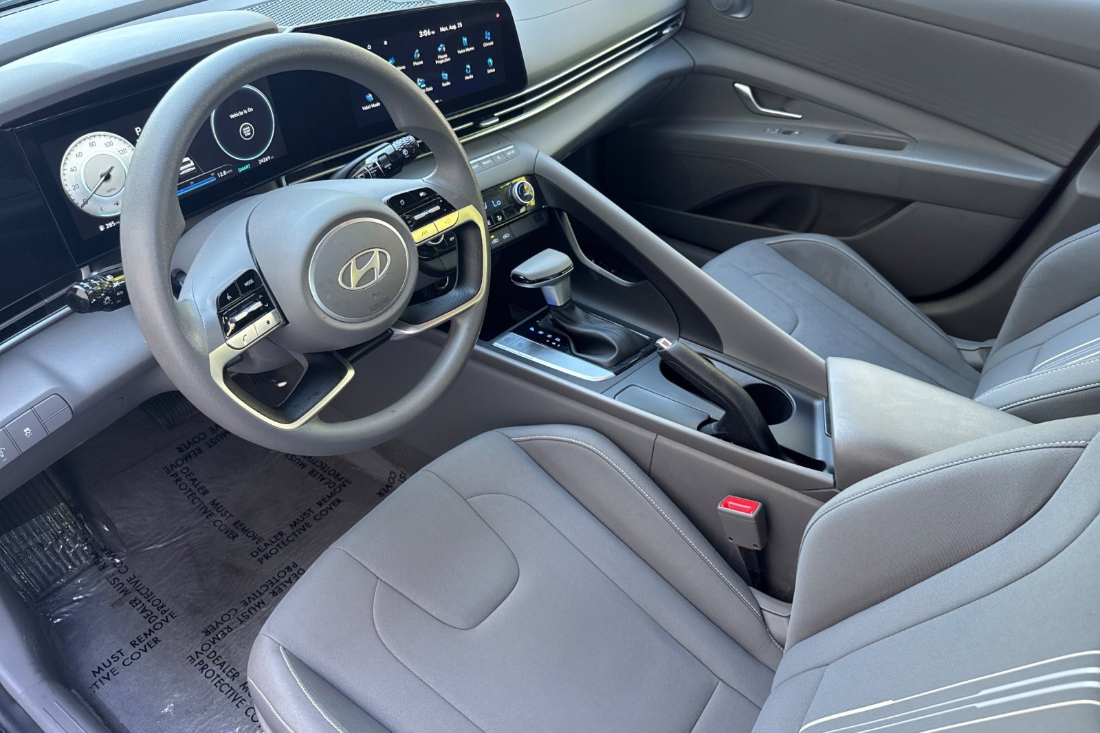 2024 Hyundai Elantra SEL photo 4