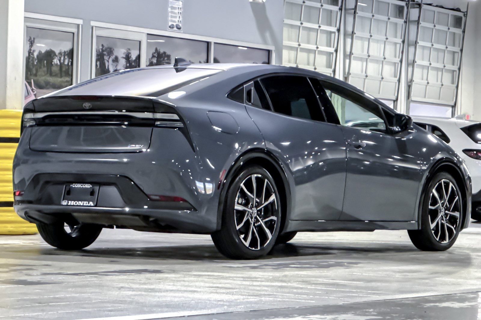 2025 Toyota Prius Plug-in Hybrid XSE photo 3