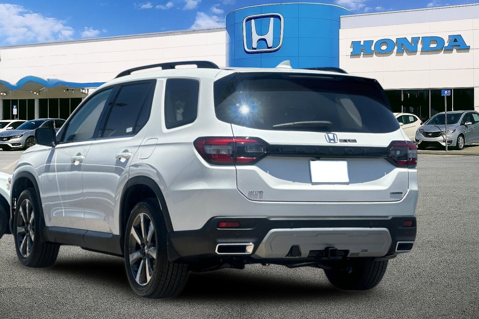 2025 Honda Pilot Touring photo 3