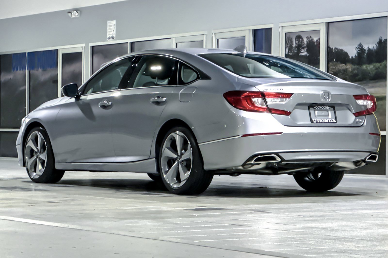 2020 Honda Accord Touring 2.0T photo 3