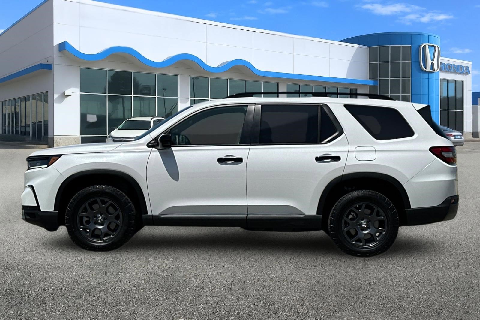 2025 Honda Pilot TrailSport photo 2
