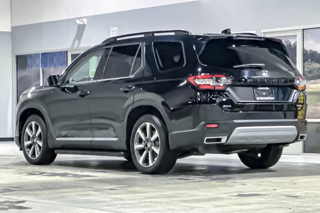 Used 2025 Honda Pilot Elite SUV