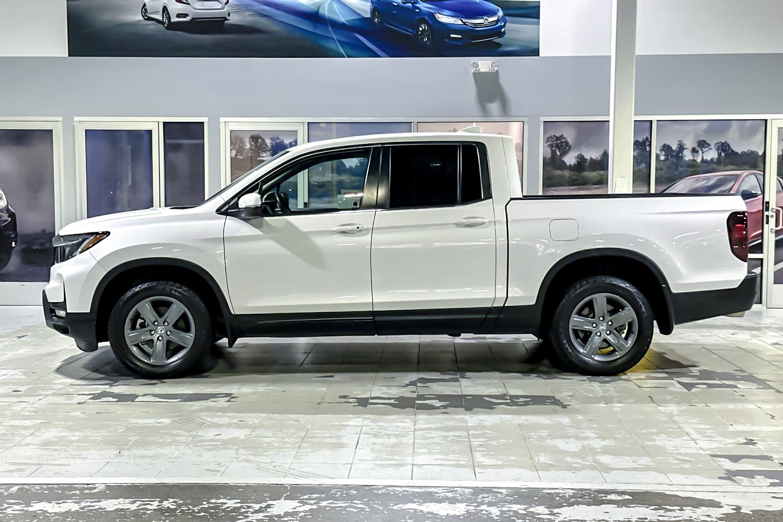 2023 Honda Ridgeline RTL photo 2
