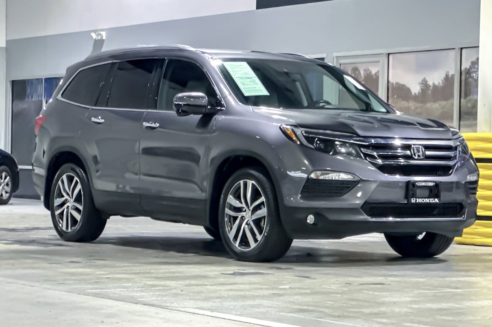 2017 Honda Pilot Touring AWD photo 5
