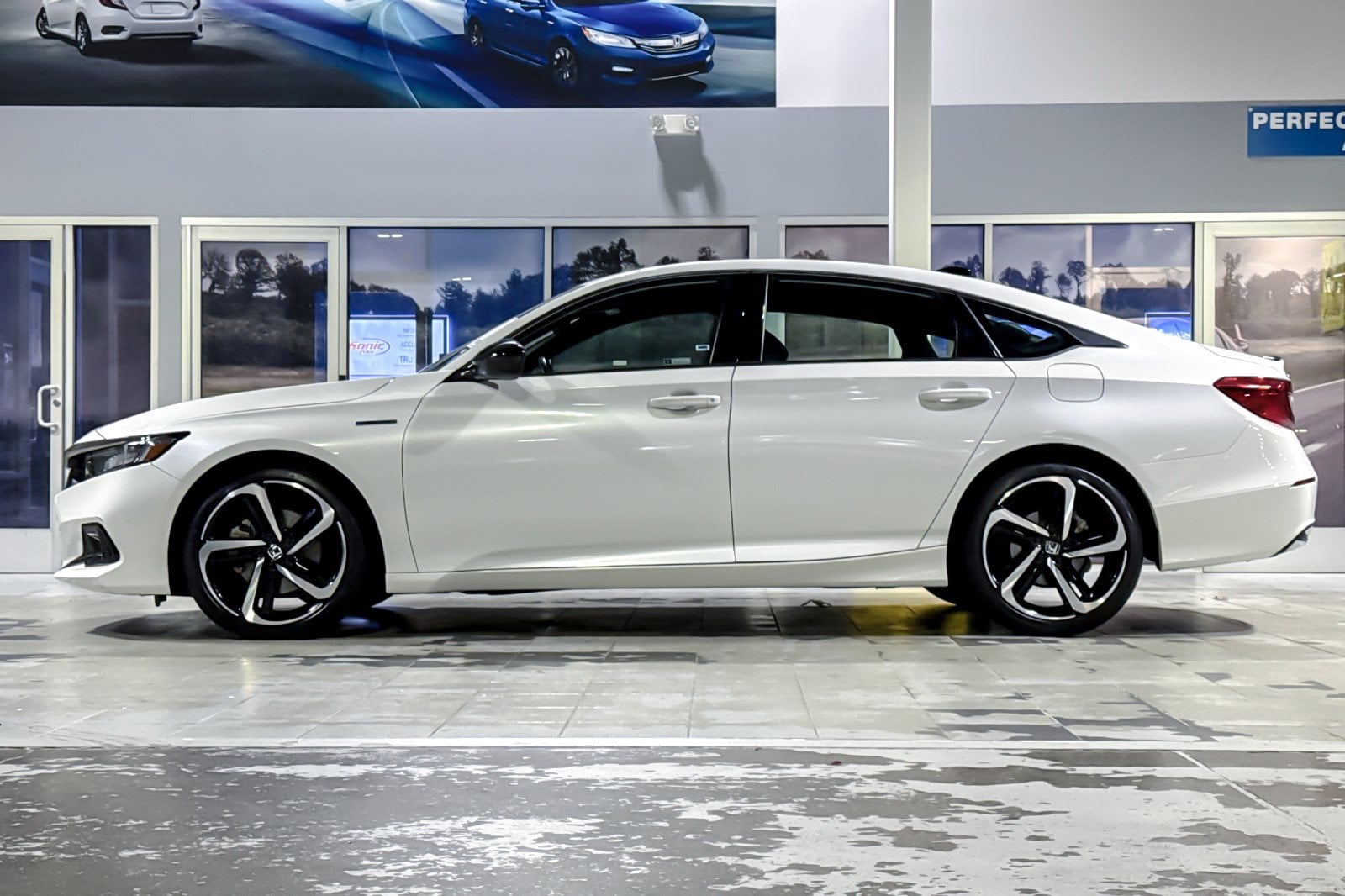 Used 2022 Honda Accord Hybrid Sport with VIN 1HGCV3F27NA047716 for sale in Northfield, Minnesota