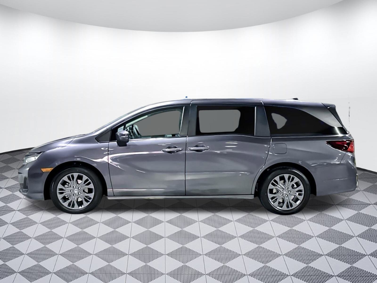2026 Honda Odyssey Touring photo 2