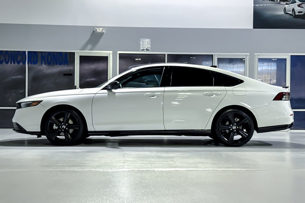Used 2023 Honda Accord Hybrid Sport-L w/BSI Sedan