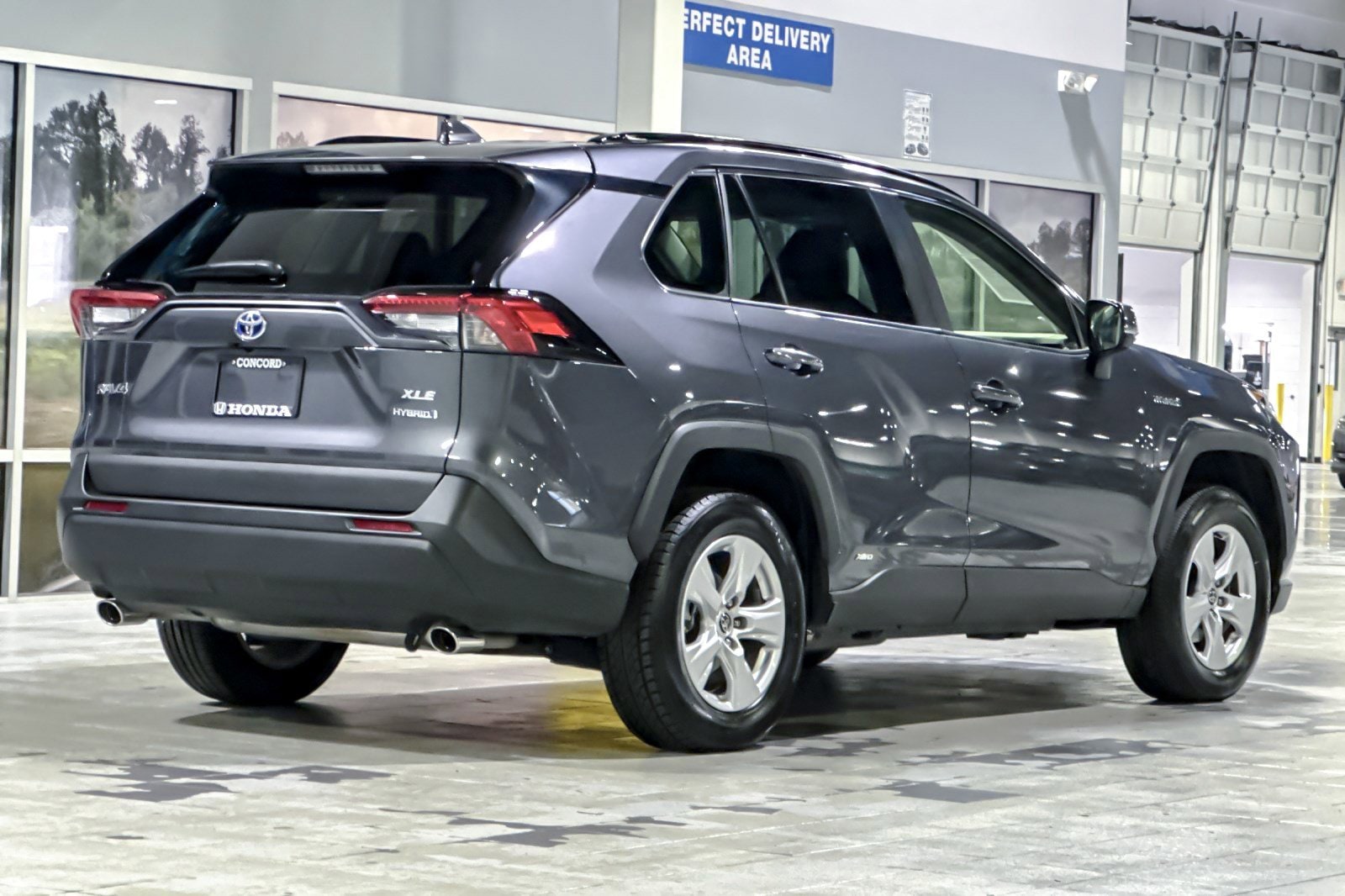 2021 Toyota RAV4 Hybrid XLE photo 3