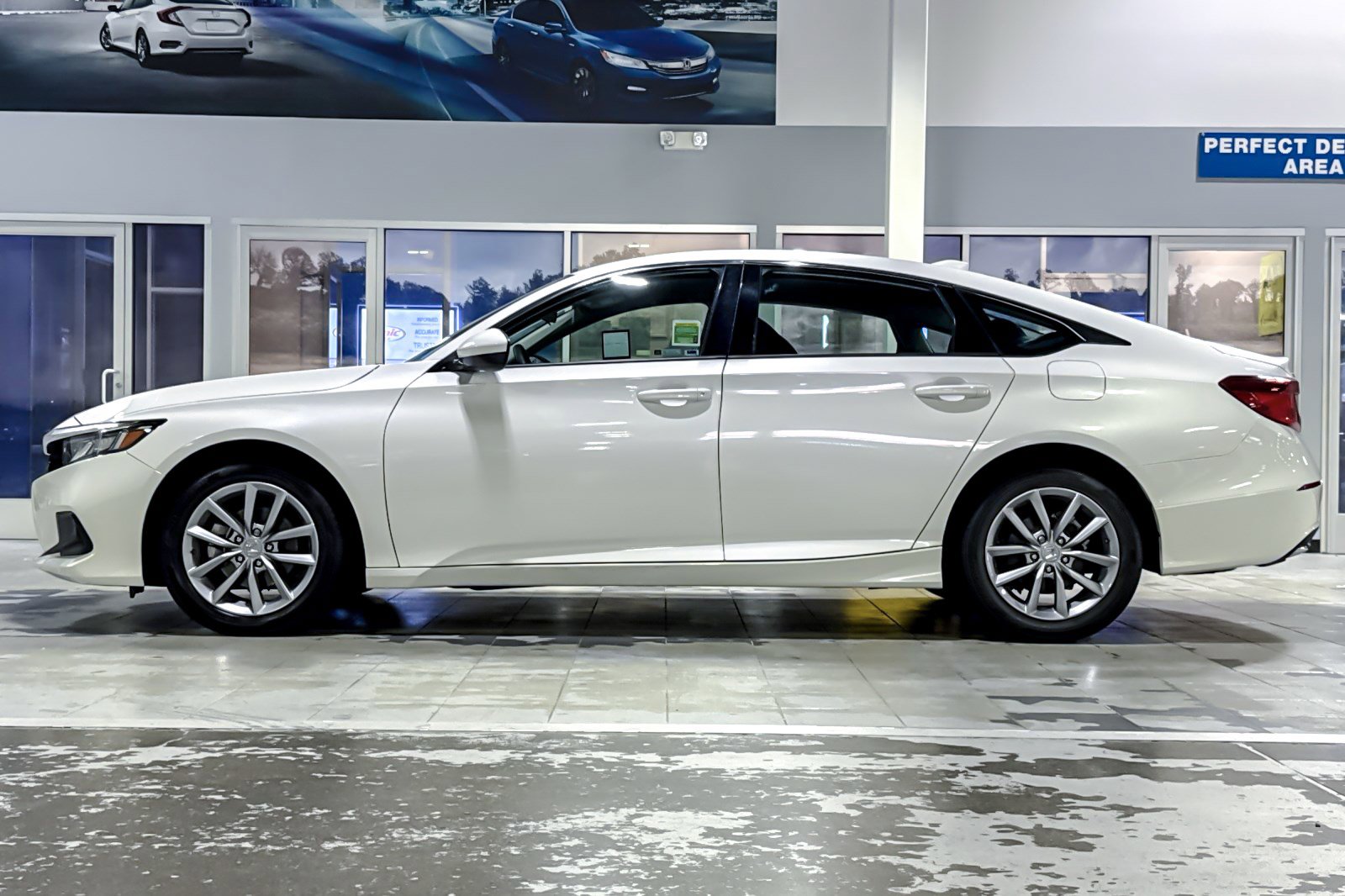 2021 Honda Accord LX 1.5T photo 2