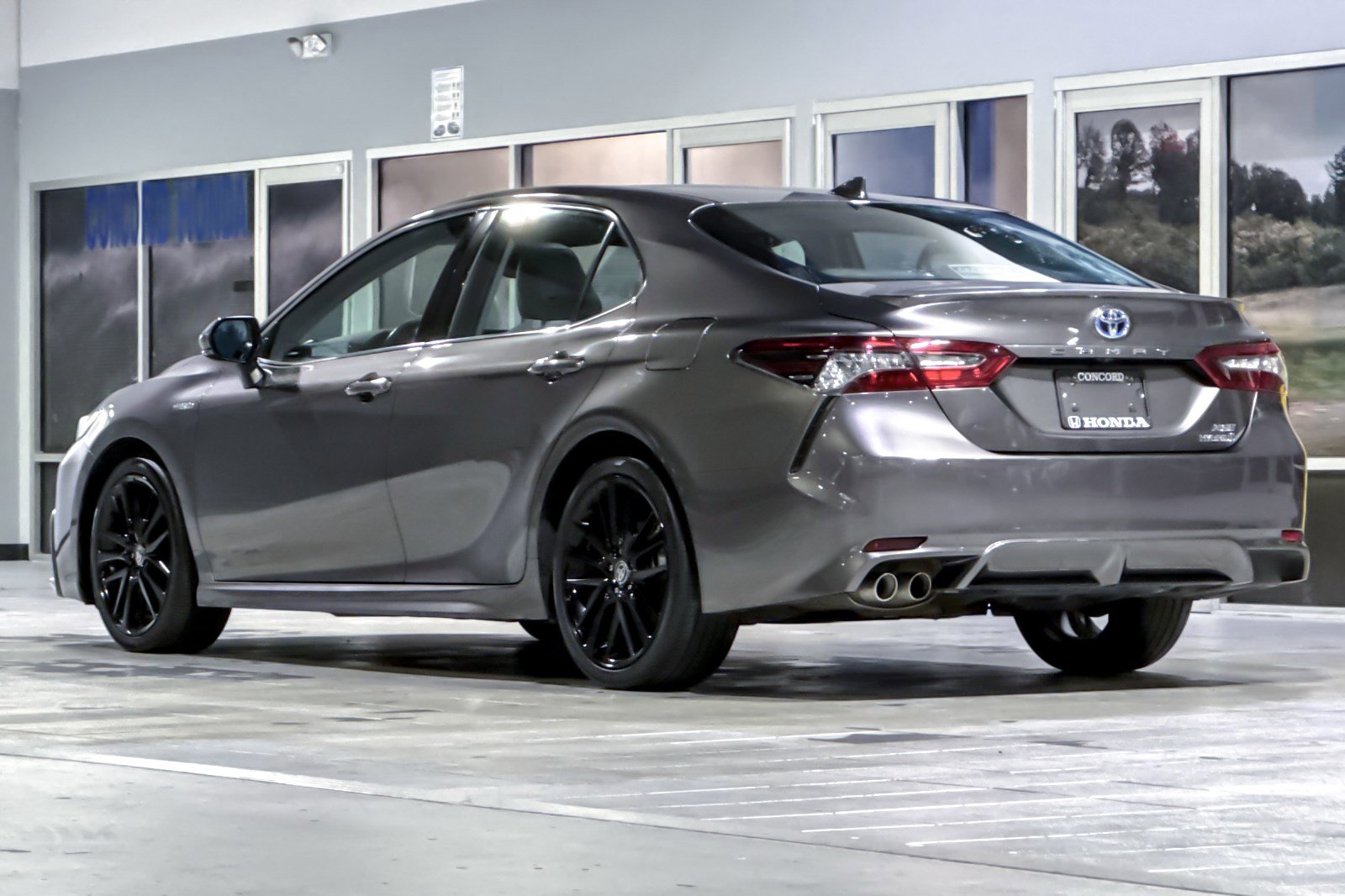 2021 Toyota Camry Hybrid XSE photo 3