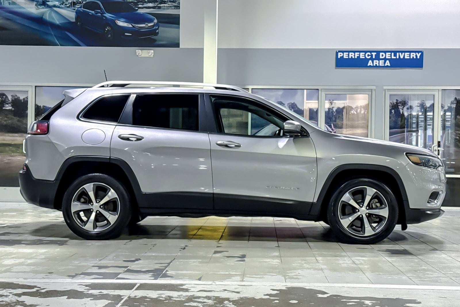 2019 Jeep Cherokee Limited FWD photo 6