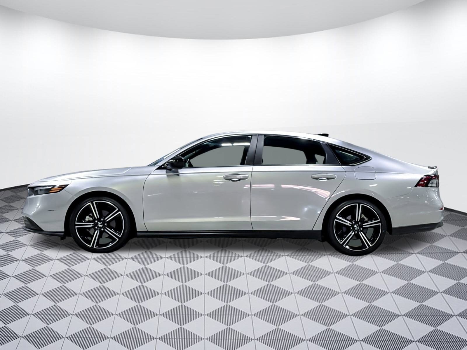 2024 Honda Accord Hybrid Sport photo 2