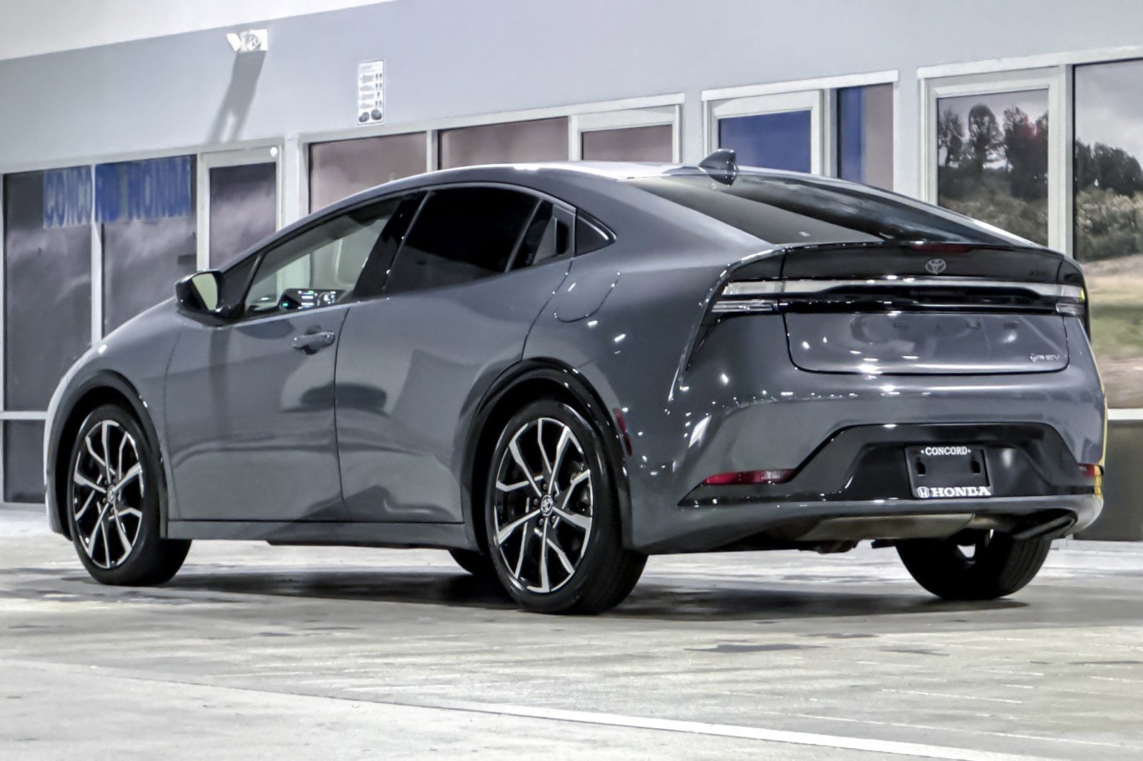 2025 Toyota Prius Plug-in Hybrid XSE photo 2