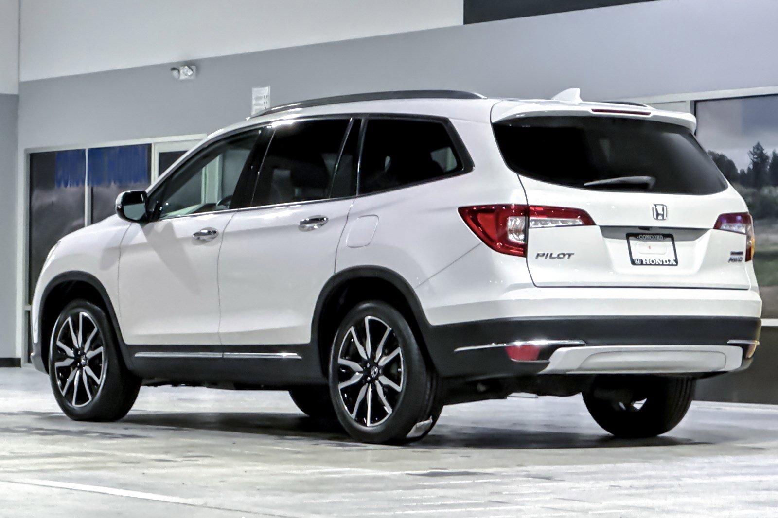 2020 Honda Pilot Touring photo 3