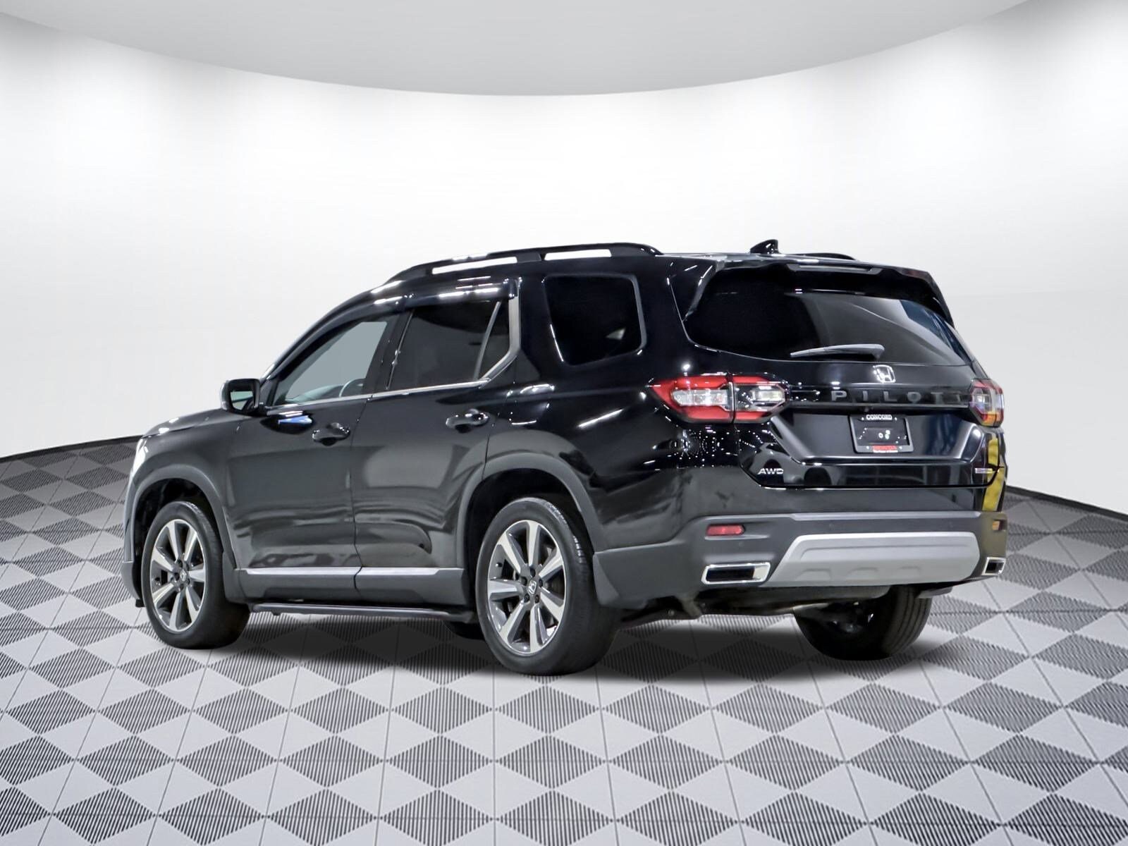 2024 Honda Pilot Touring photo 3