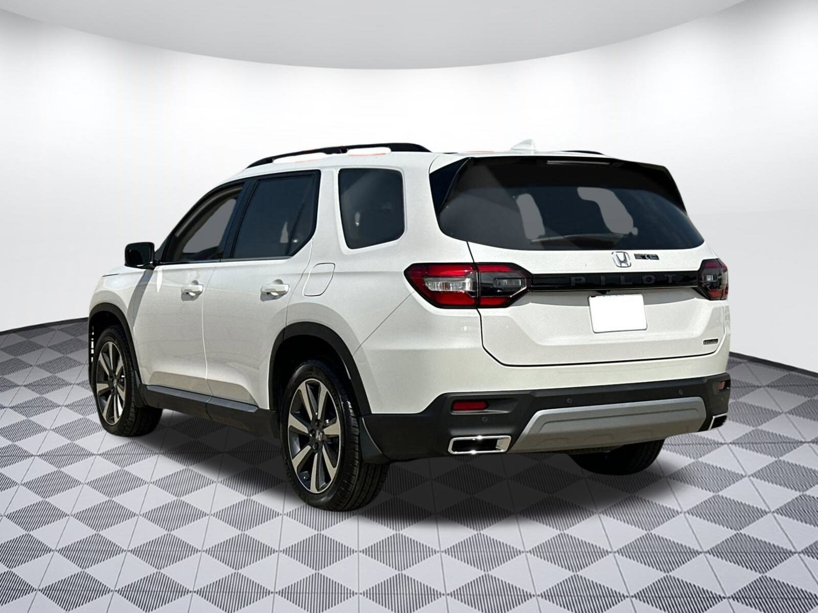 2025 Honda Pilot Touring photo 4