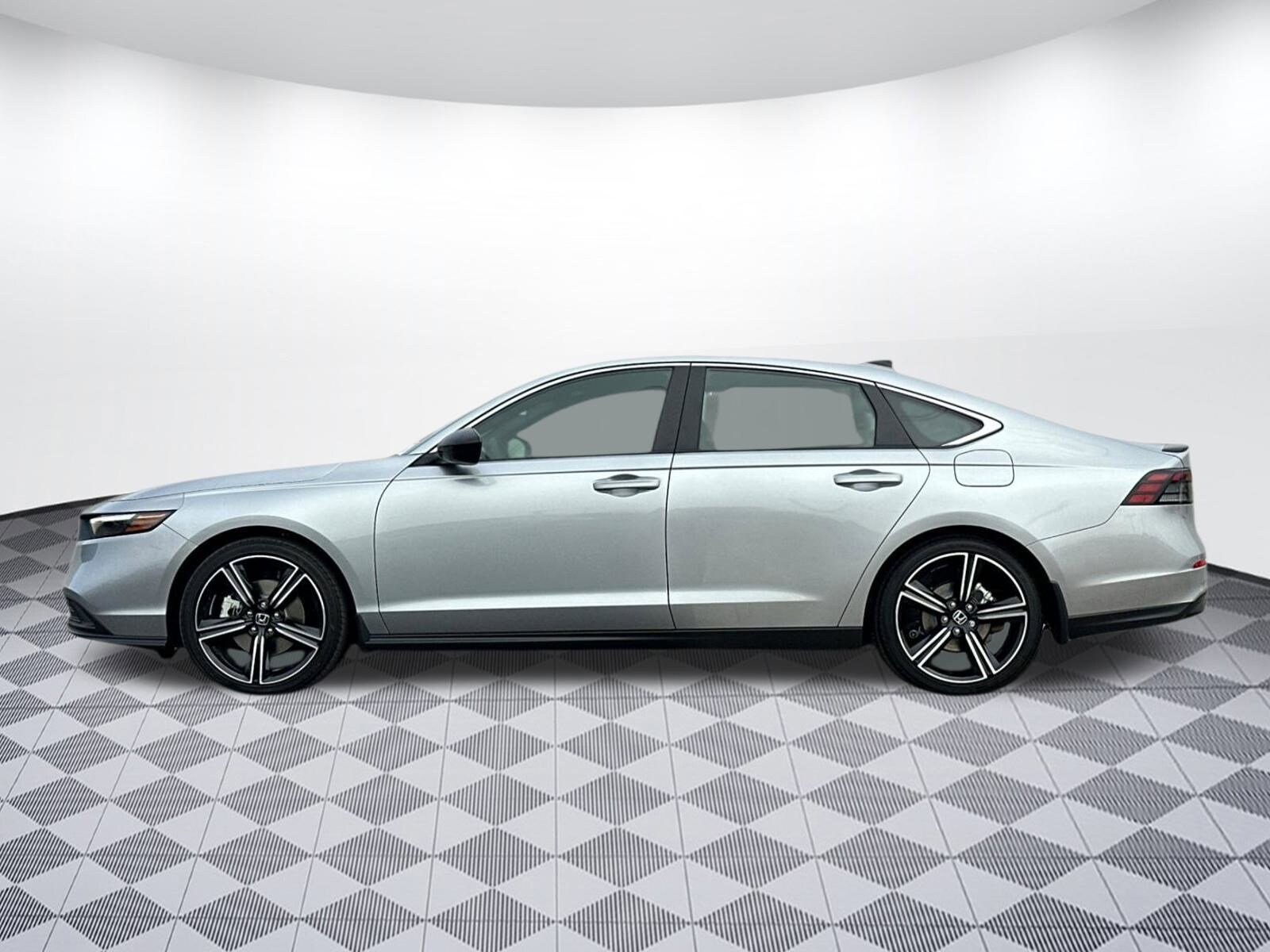 2025 Honda Accord Hybrid Sport photo 2