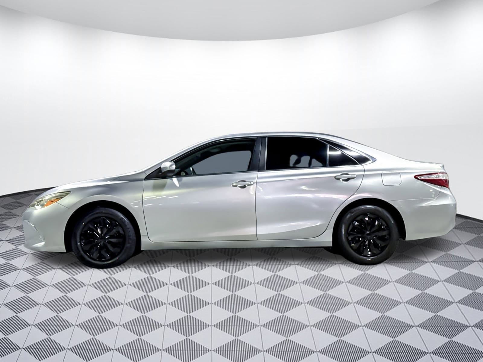 Used 2015 Toyota Camry LE with VIN 4T1BF1FK8FU968110 for sale in Concord, CA