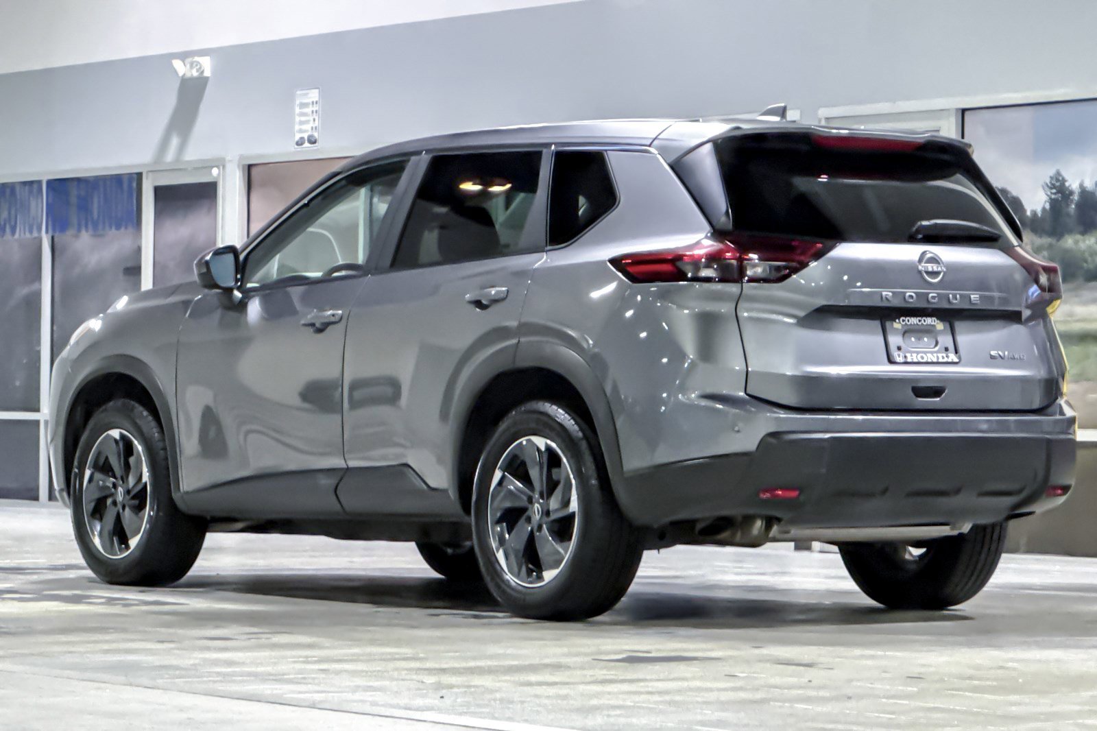 2024 Nissan Rogue SV photo 2