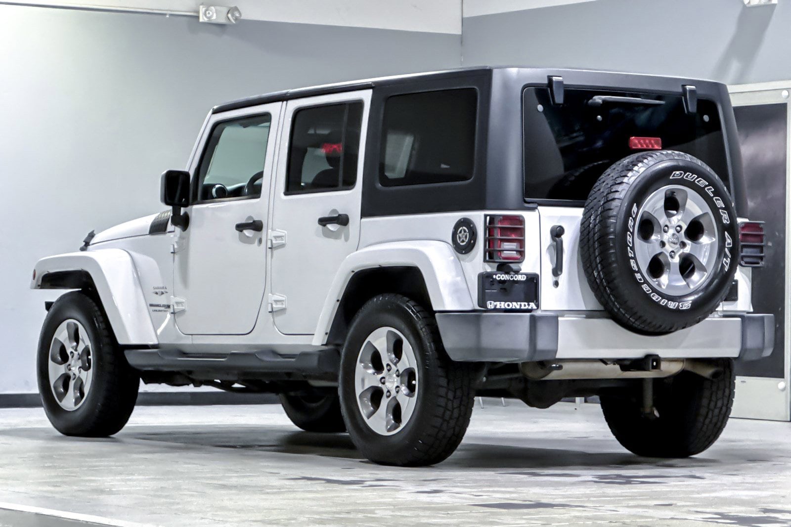 2018 Jeep Wrangler JK Unlimited Sahara 4x4 photo 2