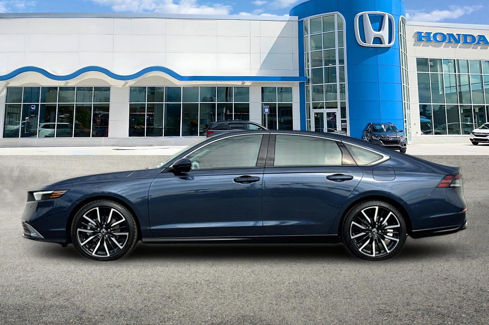 2025 Honda Accord Hybrid Touring photo 2