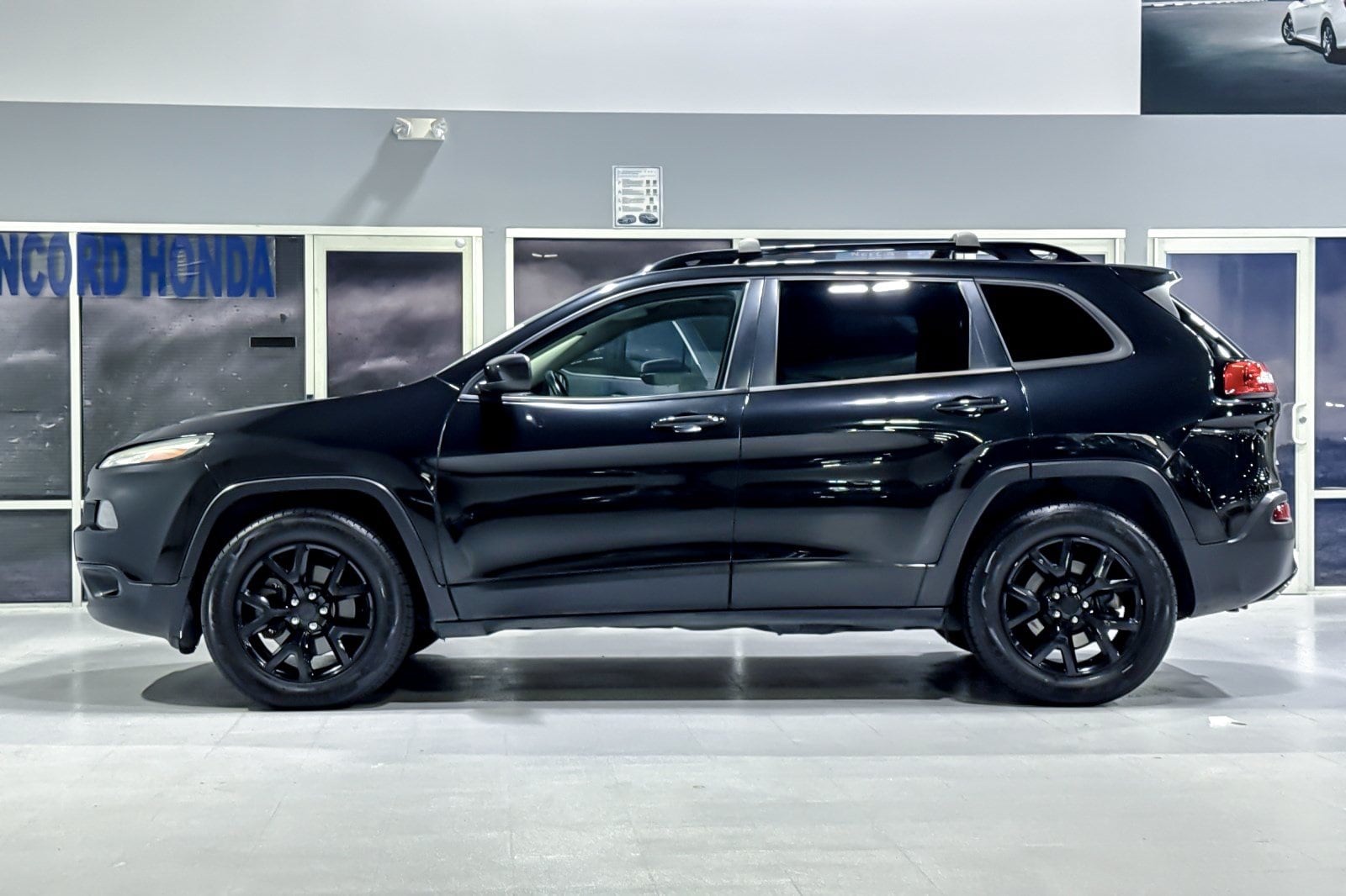 Used 2016 Jeep Cherokee Altitude with VIN 1C4PJMCS1GW193475 for sale in Concord, CA