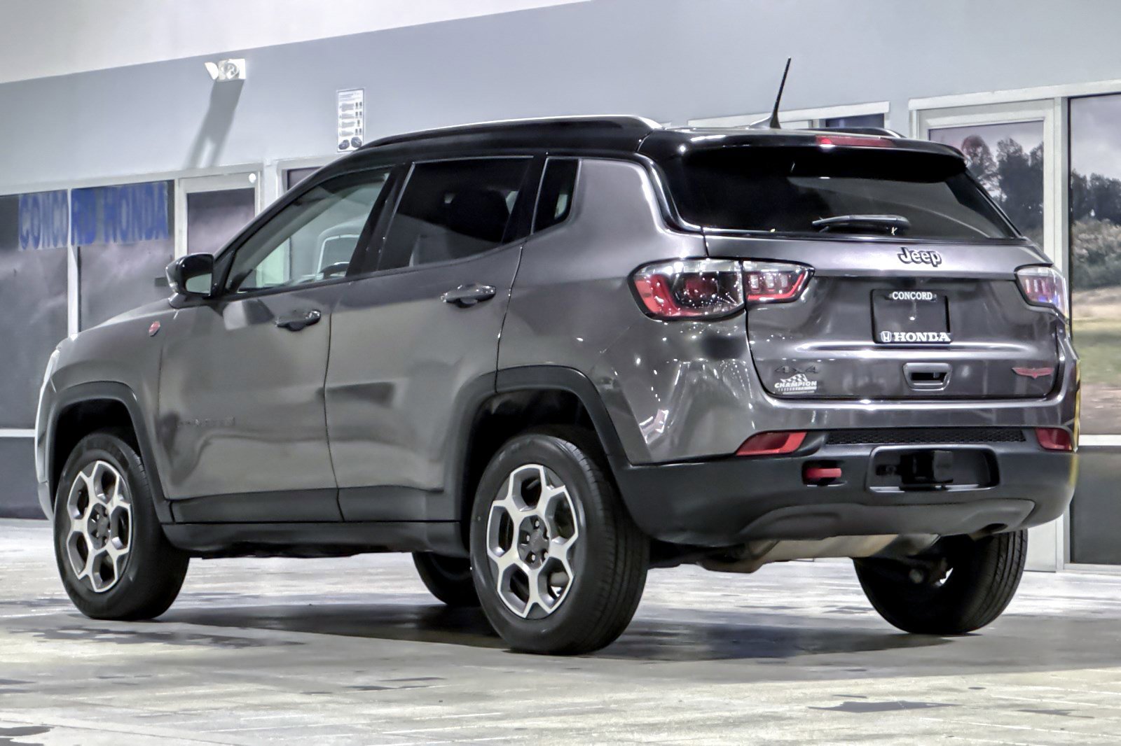 2022 Jeep Compass Trailhawk photo 2