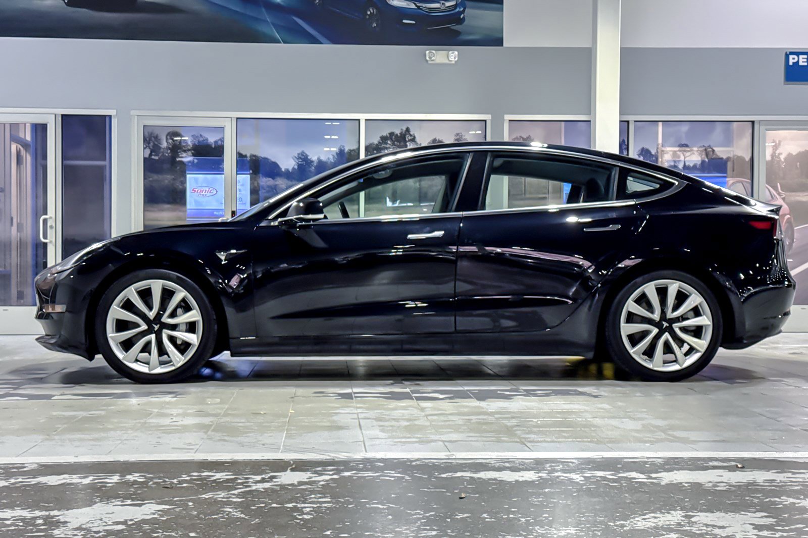 2018 Tesla Model 3 Long Range photo 2