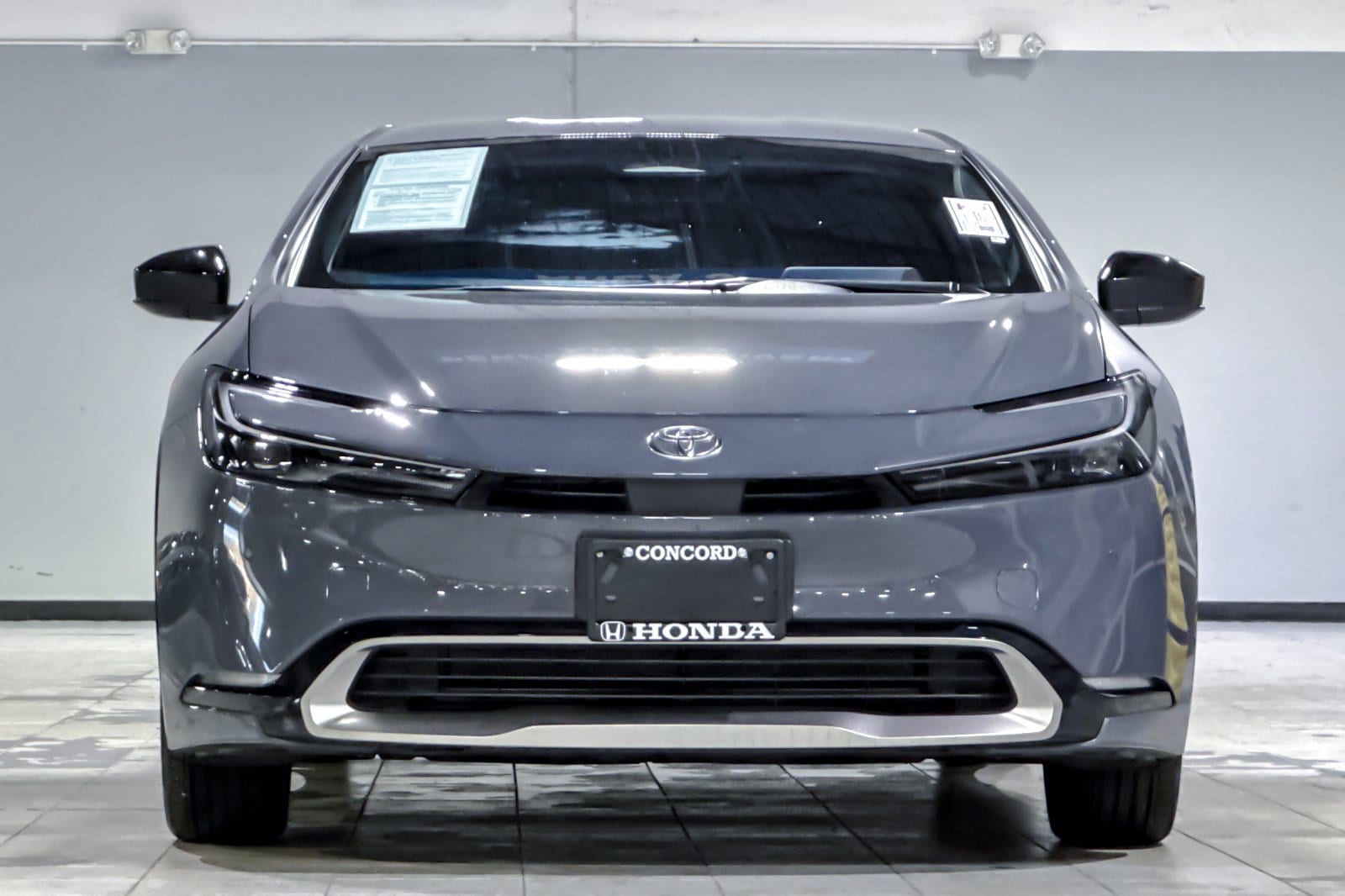 2025 Toyota Prius Plug-in Hybrid XSE photo 4