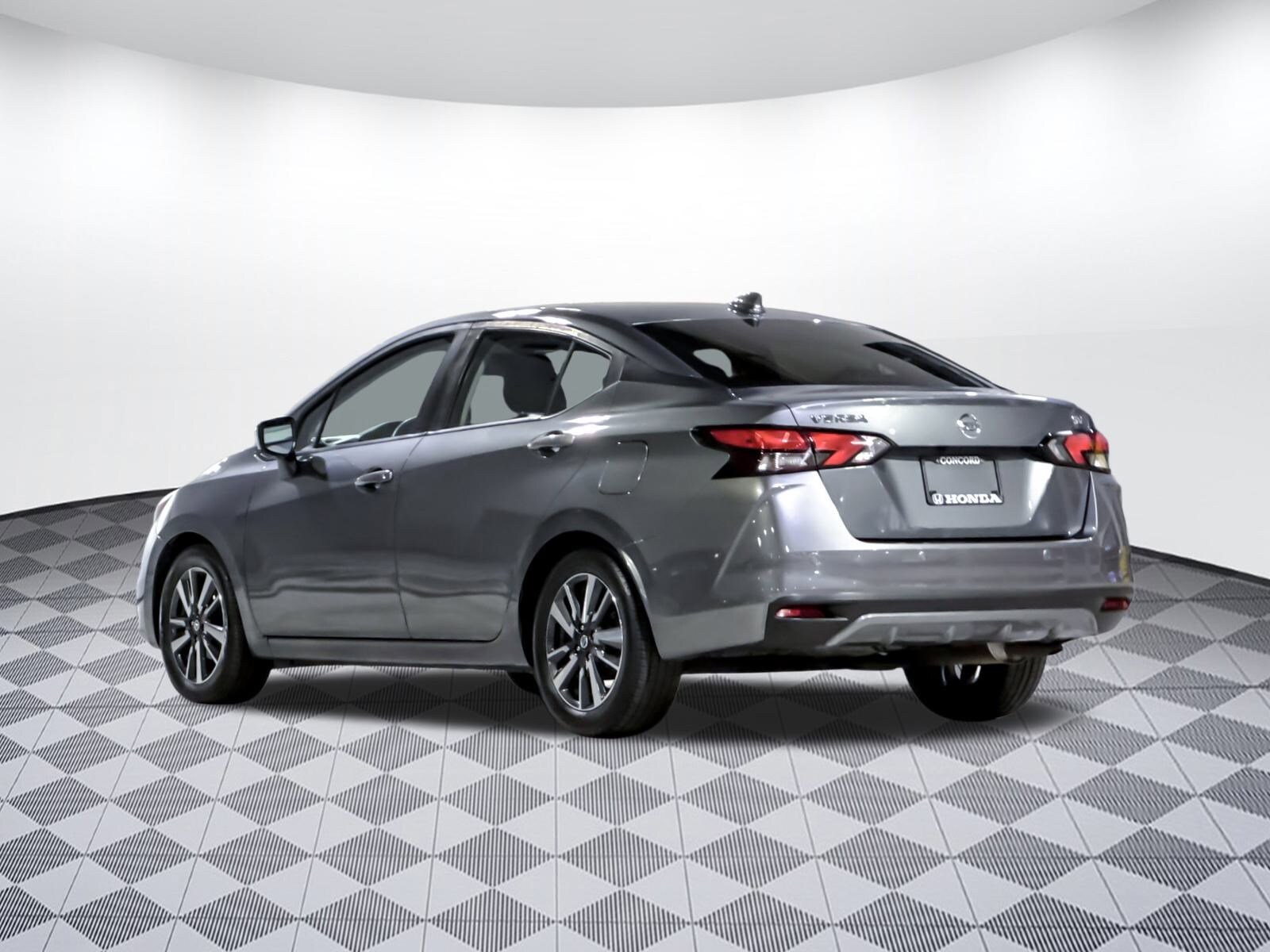 2021 Nissan Versa 1.6 SV photo 3