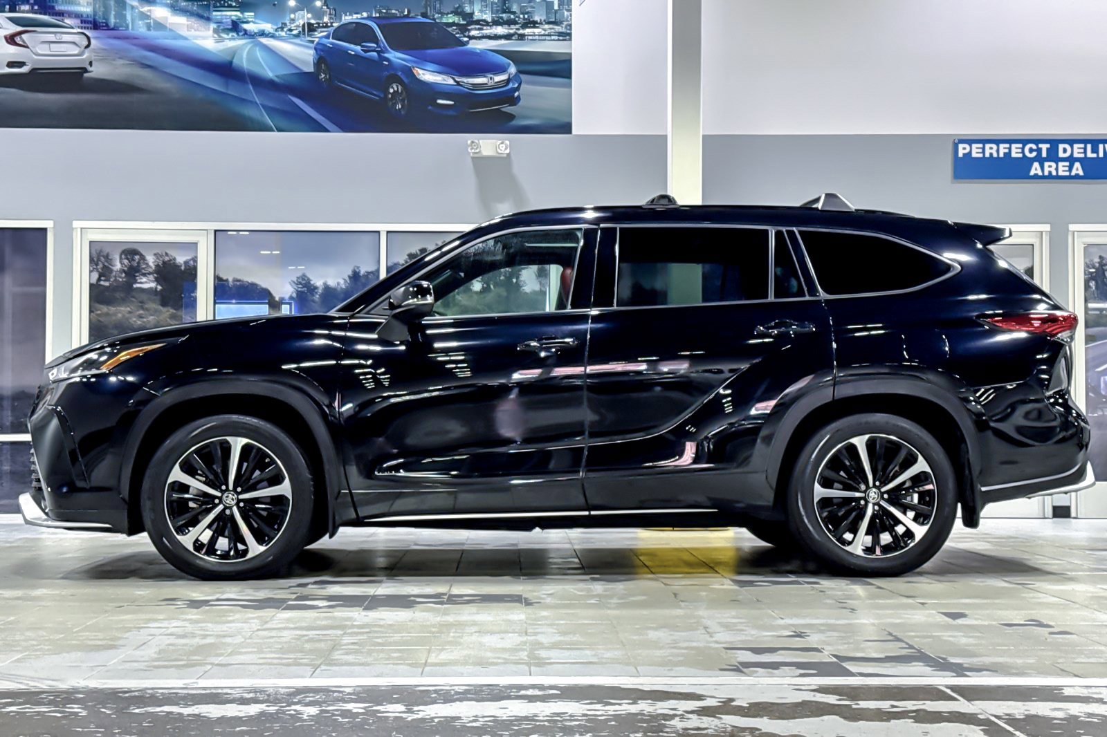 2021 Toyota Highlander XSE photo 2