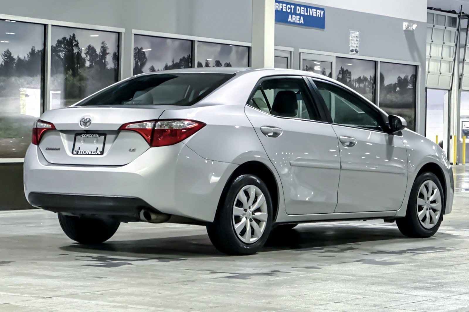 2015 Toyota Corolla LE photo 3